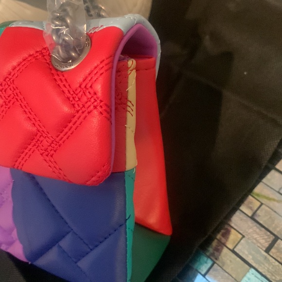 Mini Kensington Overstitch Quilted Crossbody Bag
KURT GEIGER LONDON - Picture 12 of 17